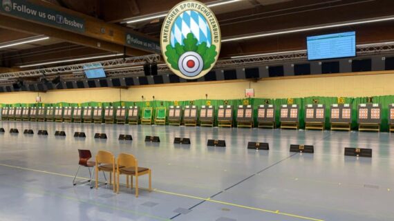 Schießhalle bei der Bayerischen Meisterschaft Halle 2025